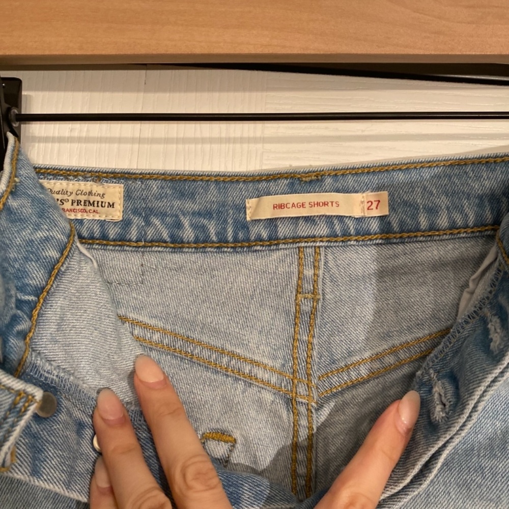 Levi’s Rib Cage Denim Short - Picture 2 of 5